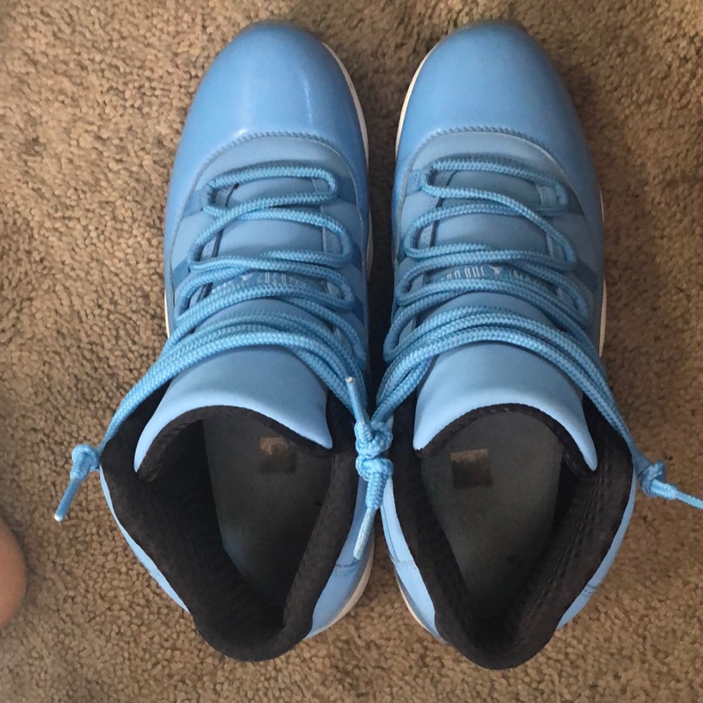 Pantone jordan 11s